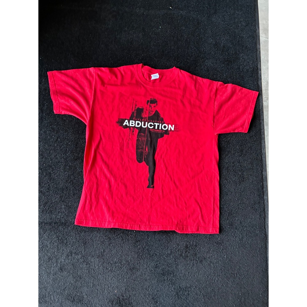 Gildan Abduction Movie Promo T-Shirt Taylor Lautner Red XL Action Thriller 2011